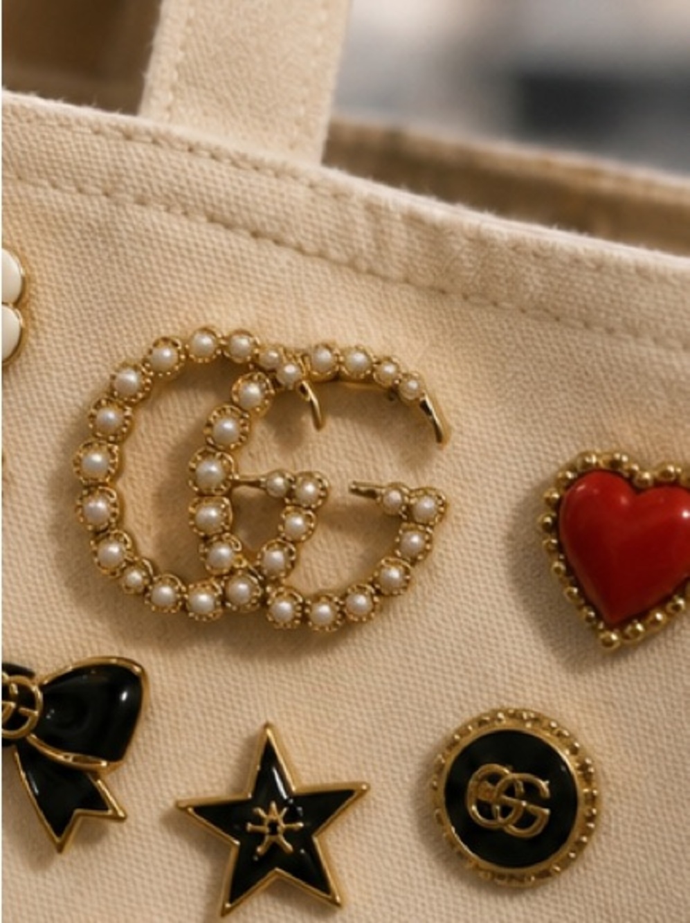 Pearl GG Brooch Pin Designer Inspired Gold Statement Brooch - Picture 4 of 4